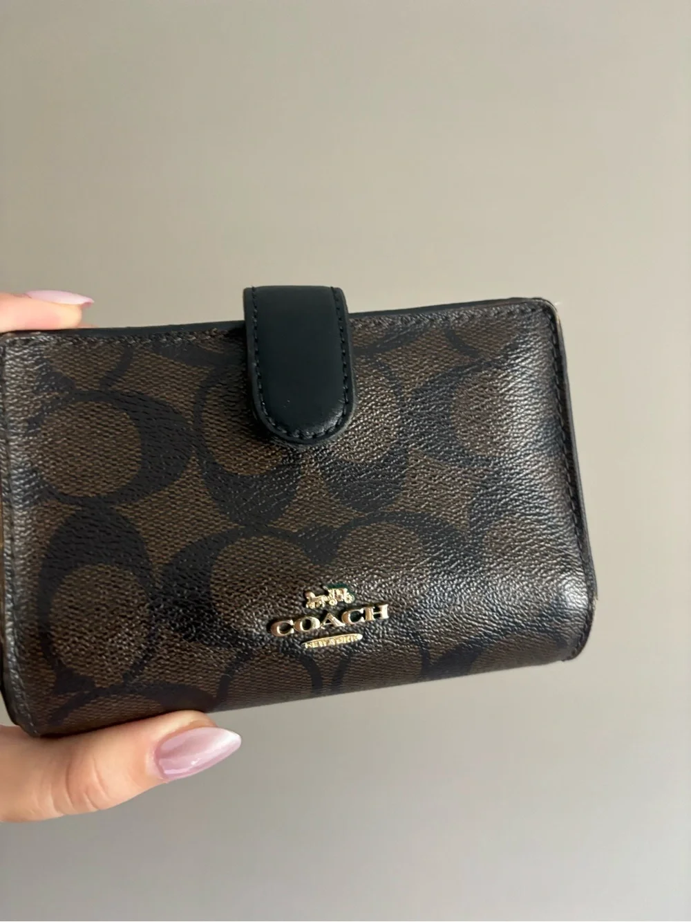 Coach Signature Medium Corner Zip Wallet